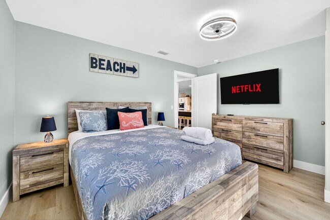 Building Photo - 1412 Gladys Cir