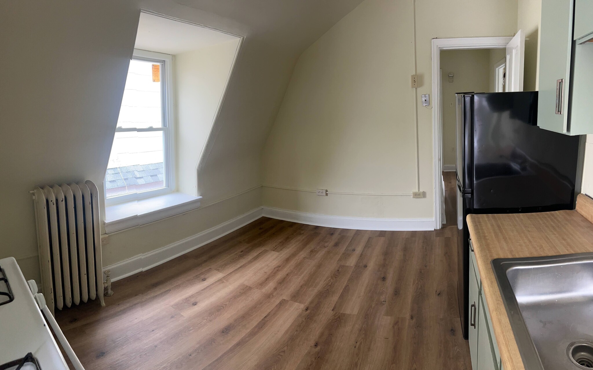 Kitchen - 123 E Washington Ln