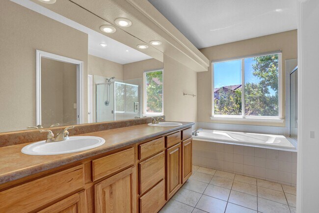 Building Photo - 10261 Meadow Mist Ct