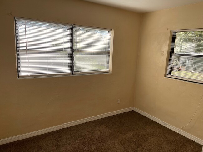 Building Photo - 1522 Myrtle Dr