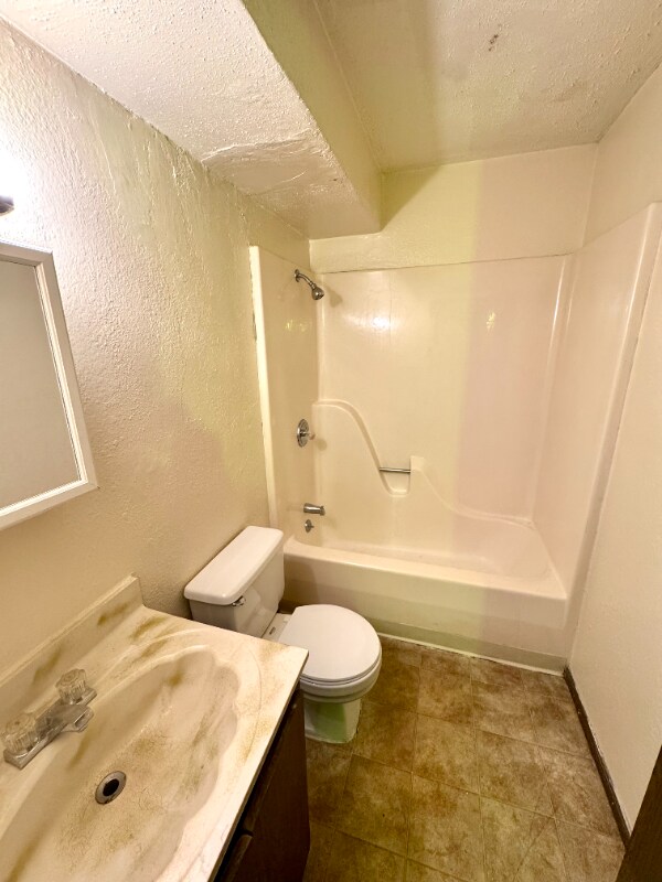 Building Photo - 913 Joliet Dr