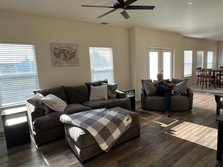 Building Photo - 1257 Q St