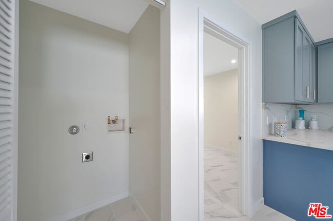 Building Photo - 5128 W 133rd St