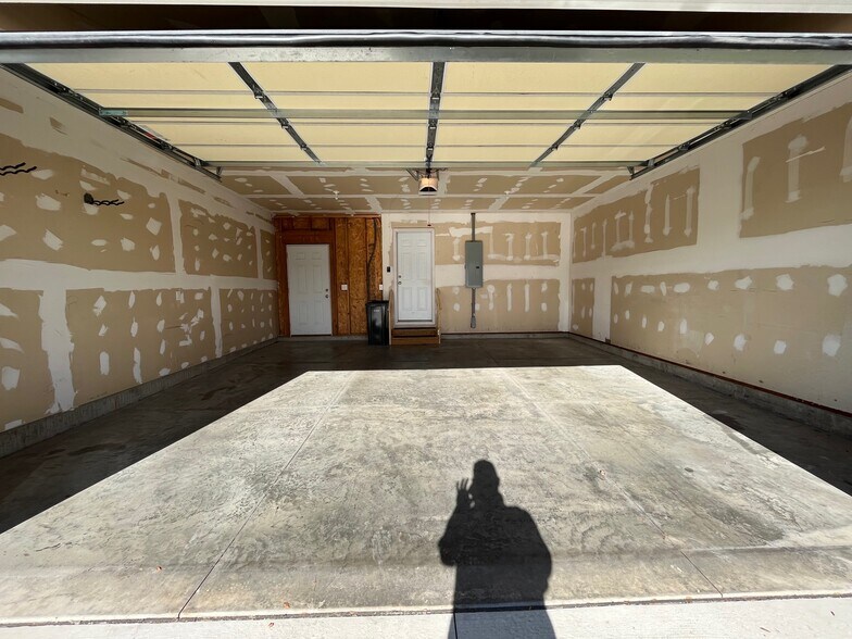 Building Photo - 1427 Springbrook Dr