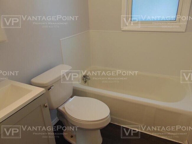 Building Photo - - Manitowoc Home For Rent –