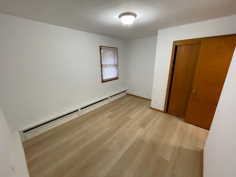 Building Photo - 616 Ivy Ave E