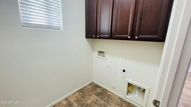 Building Photo - 42447 W Capistrano Dr