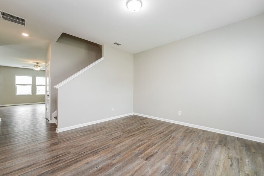 Building Photo - 3740 Place Dr