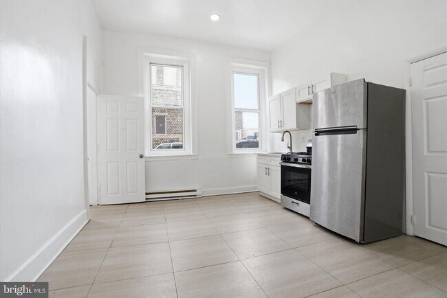 Building Photo - 3462 N Front St