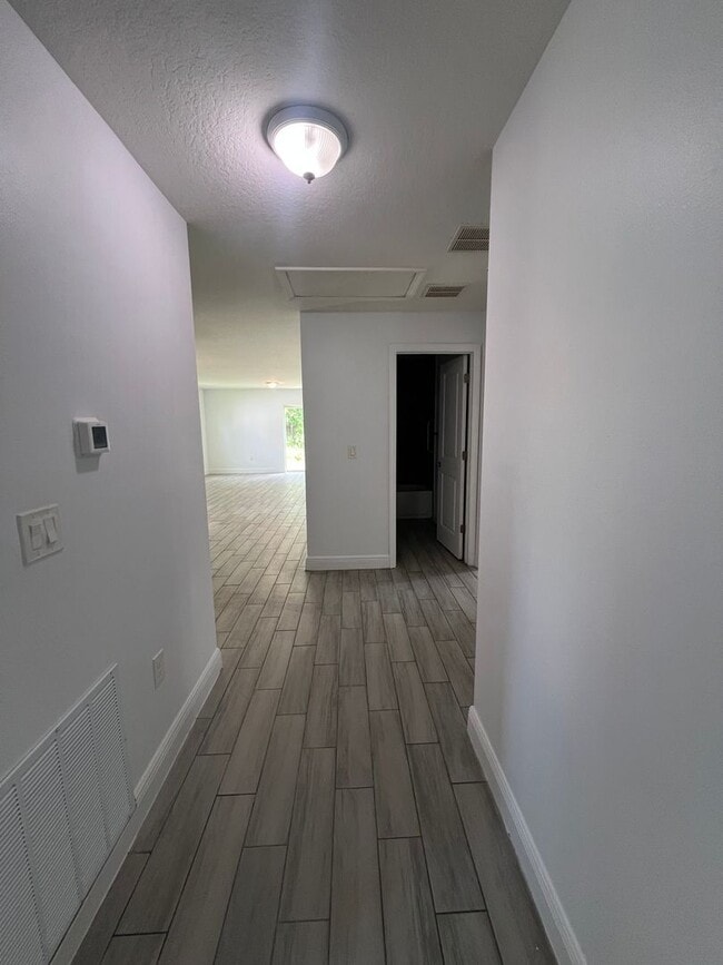 Building Photo - Beautiful 3-bedroom 2 bath single story home in SW Orlando near International Drive