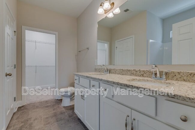 Building Photo - 139 Crabourne Dr