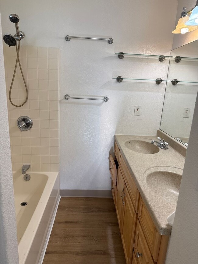 Building Photo - Single Story 3 Bedroom 2 Bath in Gilroy