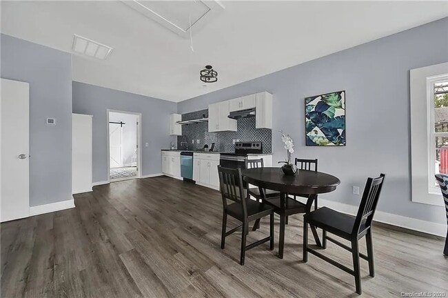 Building Photo - Beautifully renovated 3 bedroom, 2 full bathroom in Rock Hill