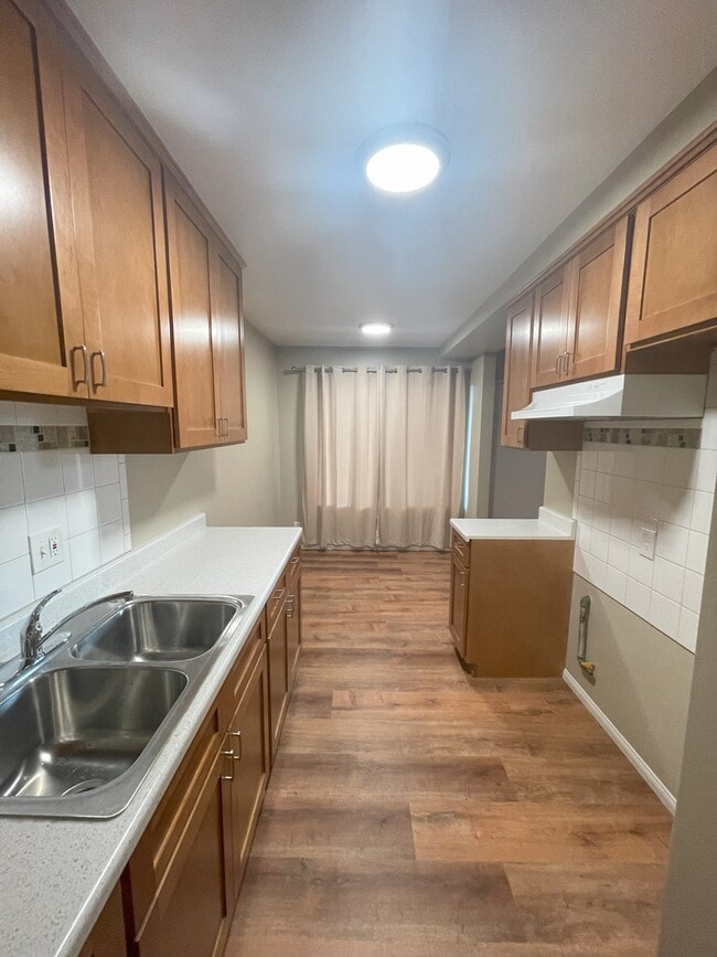Building Photo - 4075 Oakwood Ave