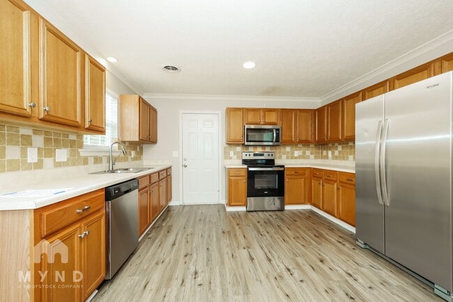 Building Photo - 2047 Gardendale Dr