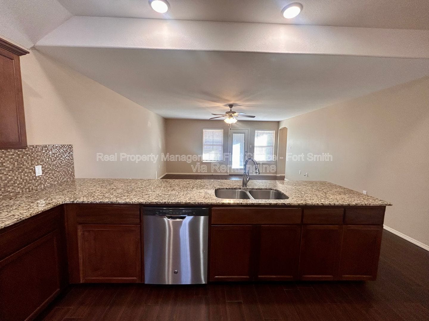 Building Photo - 420 Ridge Point Dr