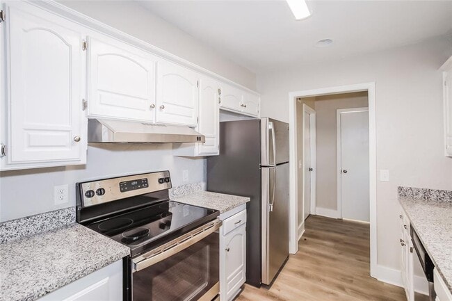 Building Photo - 445 Larkspur Ct