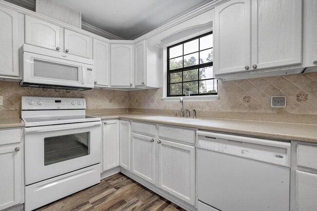 Building Photo - 172 Ann Cir