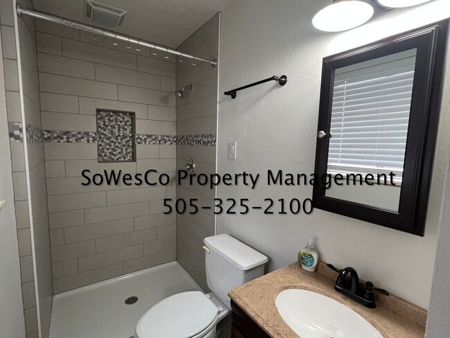Building Photo - Beautifully Remodeled Large Home in Aztec