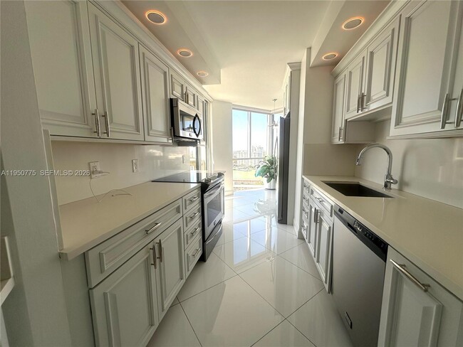 Building Photo - 1000 W Island Blvd