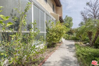 Building Photo - 9634 Via Rimini