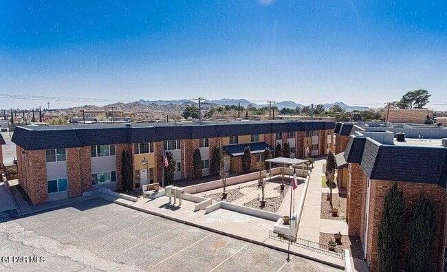 Building Photo - 333 Eubank Ct