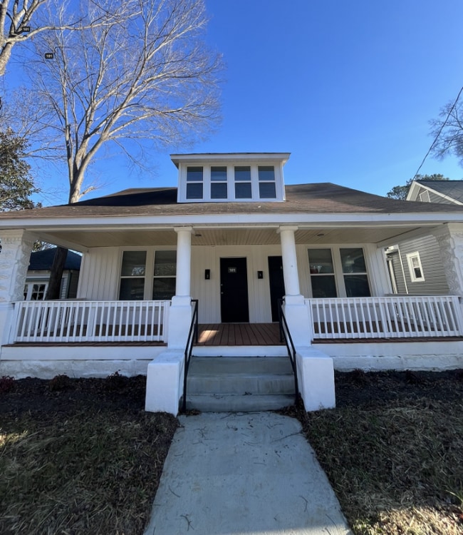 Building Photo - 711 S Jackson St