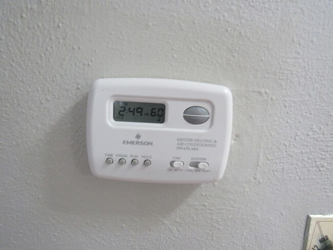 Building Photo - 5022 N Belmont Pl