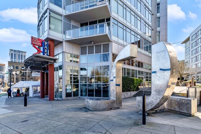 Building Photo - The Civic - 2 bed/2 bath, east facing 16th...