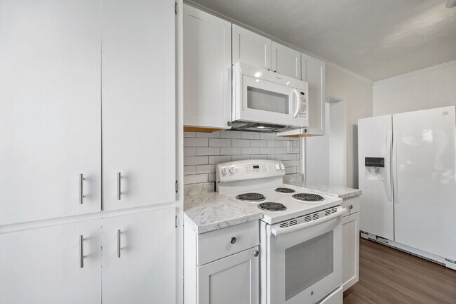 Building Photo - "Charming 1-Bed Gem at 509-511 Cape Ave, Raleigh – Your Cozy Retreat Awaits!"