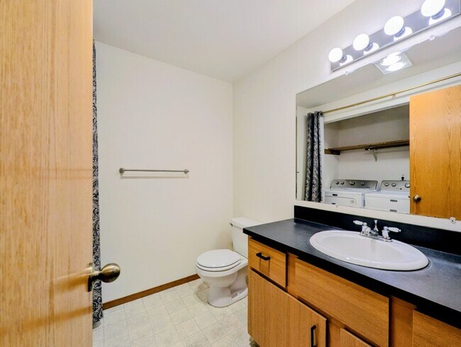 Building Photo - 3Bd/1.5ba Lake Stevens Duplex