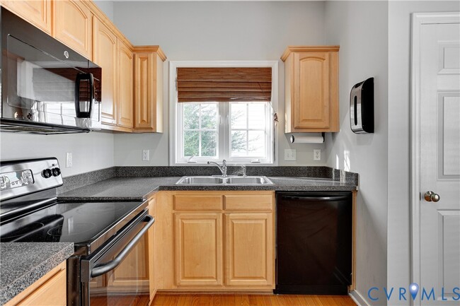 Building Photo - 6817 Kensington Ave