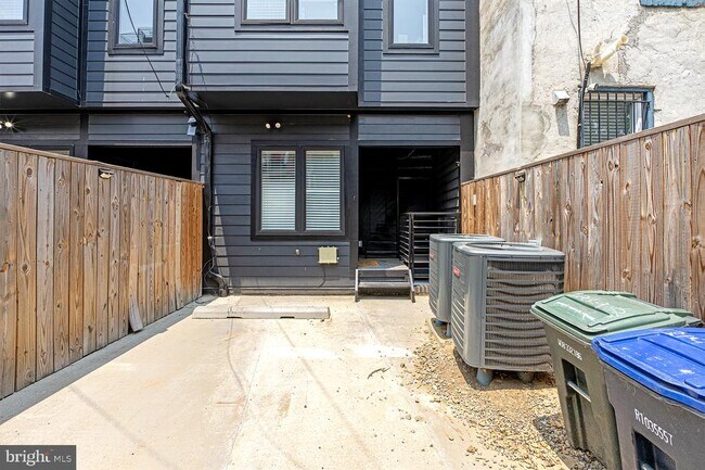 Building Photo - 1219 Wylie St NE