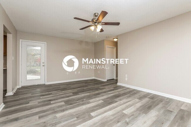 Building Photo - 3 Bedroom Pet-Friendly Home in EUSTIS, FL with Main Street Renewal