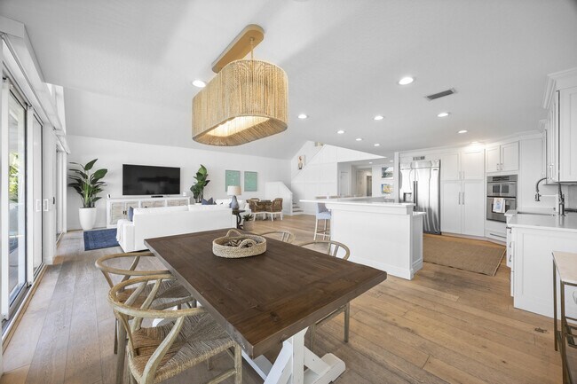 Building Photo - 207 Elsa Rd