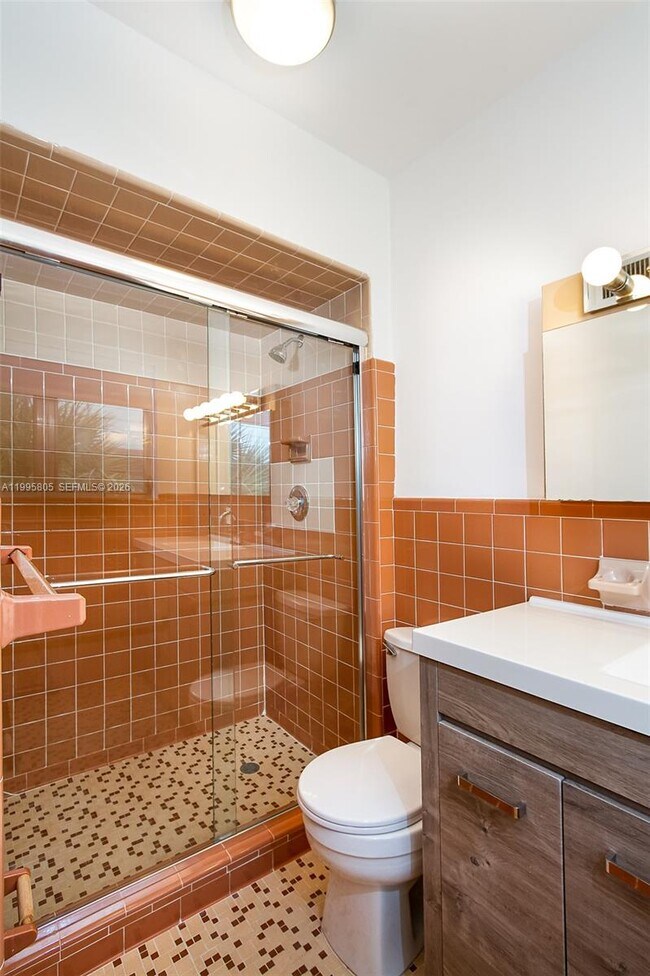 Building Photo - 10081 W Bay Harbor Dr