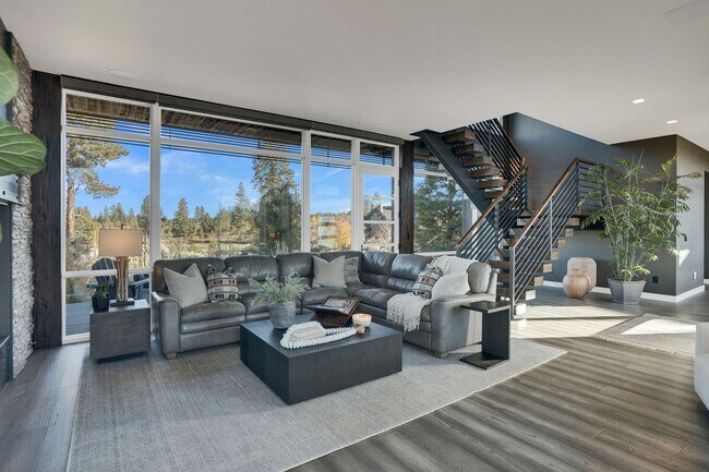 Building Photo - Contemporary Fully Furnished Four Bed Four Bath Masterpiece in Tetherow