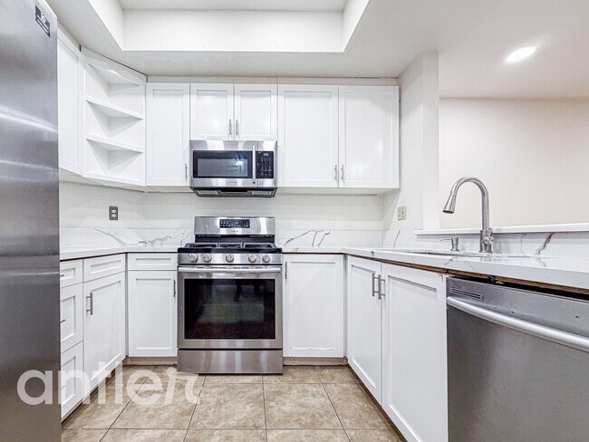 Building Photo - 11933 Goshen Ave