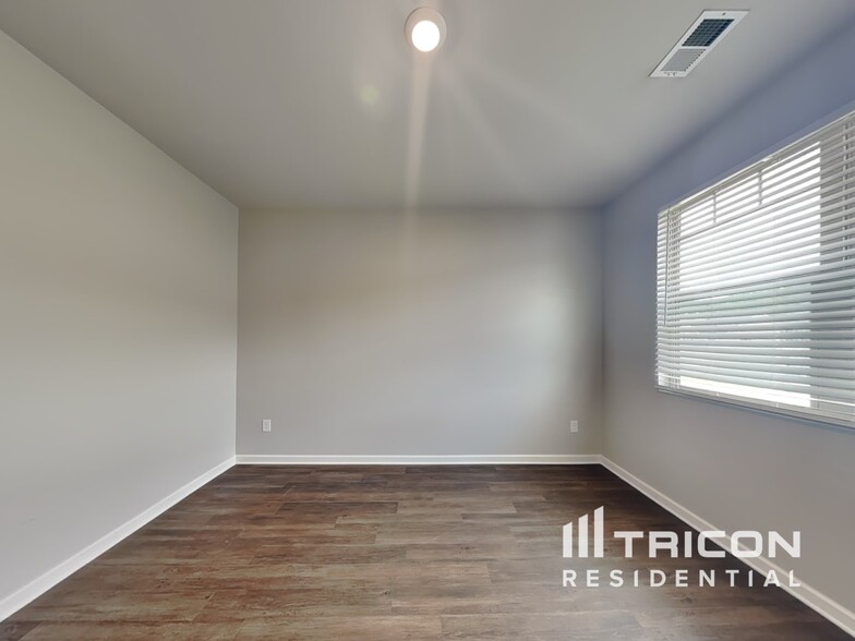 Building Photo - 2092 Massey Ln