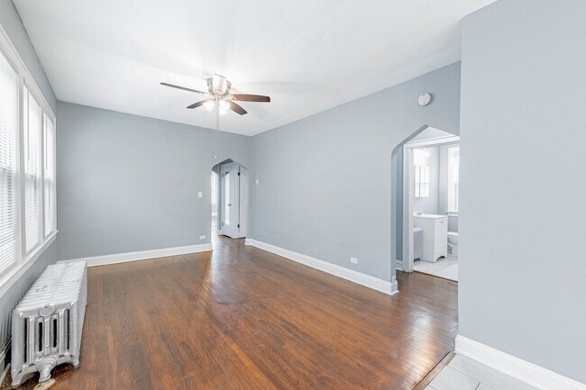 Building Photo - 7729 S Laflin St