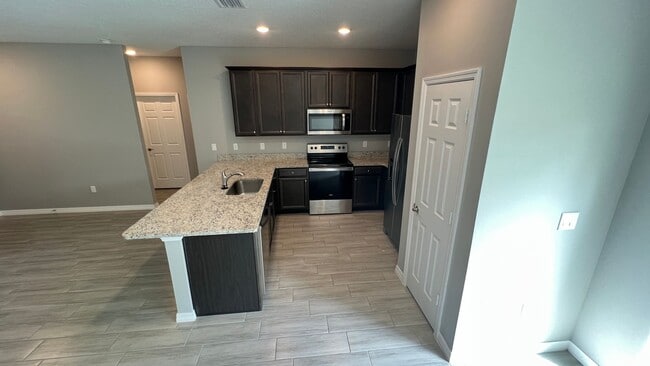 Building Photo - AWESOME 3 Bedroom, 2 Bathroom Home in Beautiful Palm Bay!!