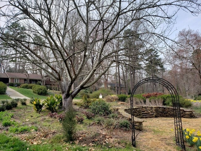 Building Photo - 4 Bed | 2 Bath House in Raleigh