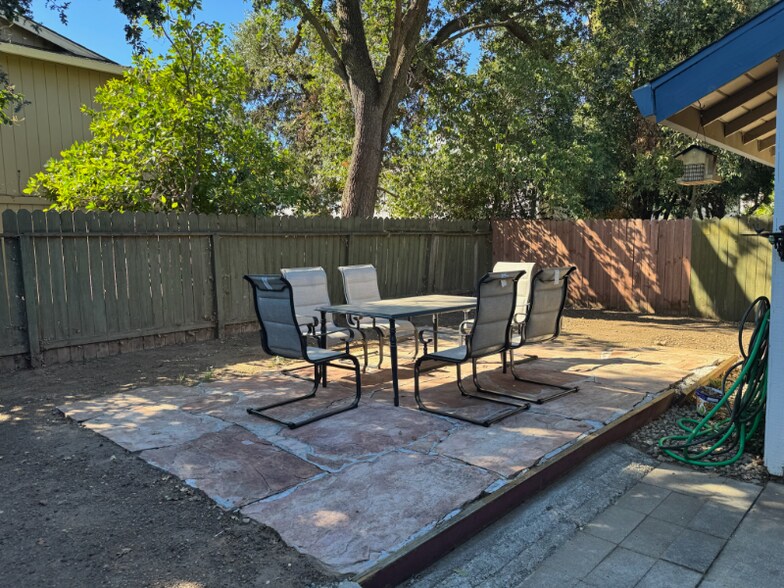Building Photo - 9410 Aizenberg Cir