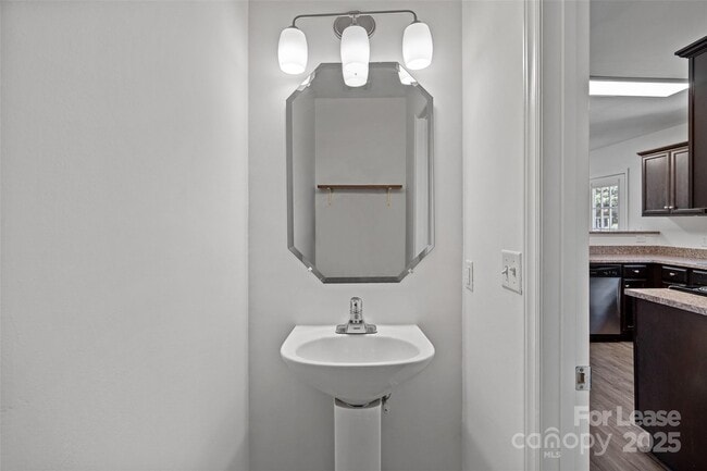 Building Photo - 5628 Henderson Oaks Dr