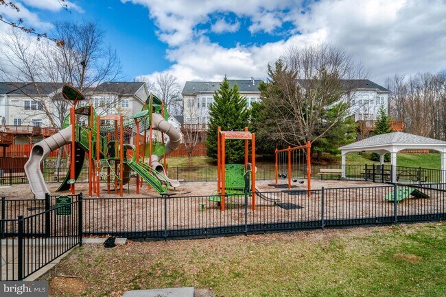 Building Photo - 6927 Rolling Creek Way