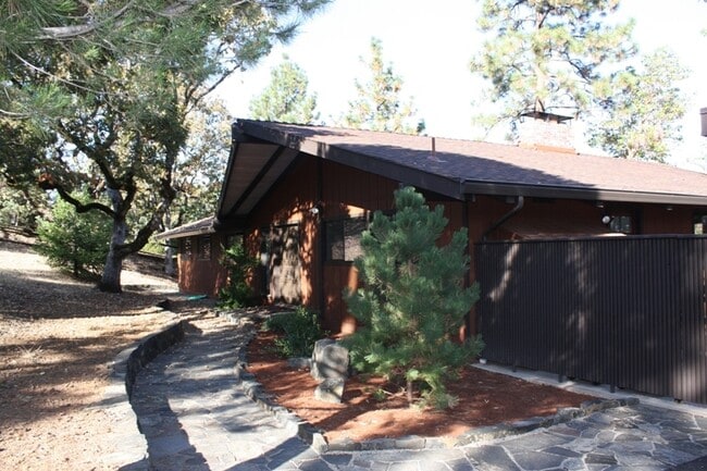 Building Photo - Wooded View Estate in Jacksonville