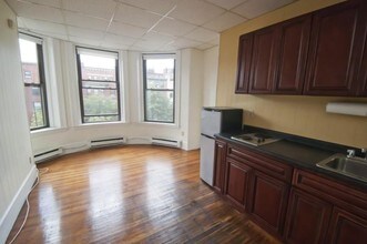 Building Photo - 868 Beacon St