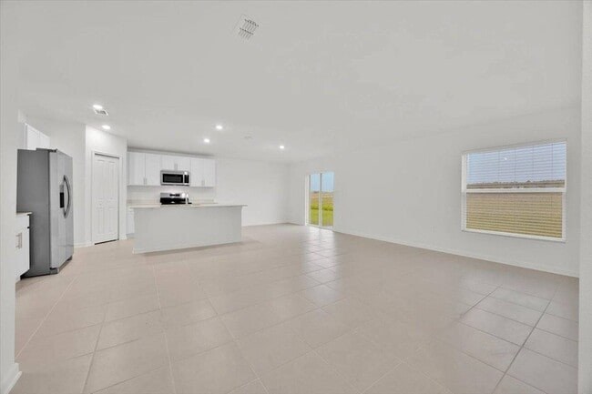 Building Photo - 2398 McKinley Dr