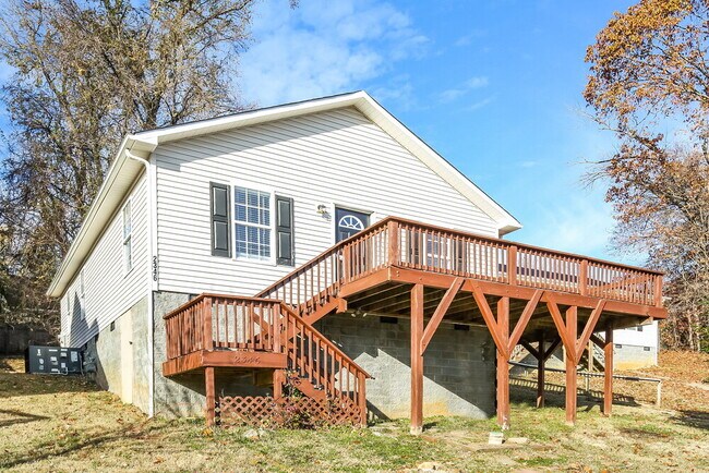 Building Photo - 2346 Floyd St