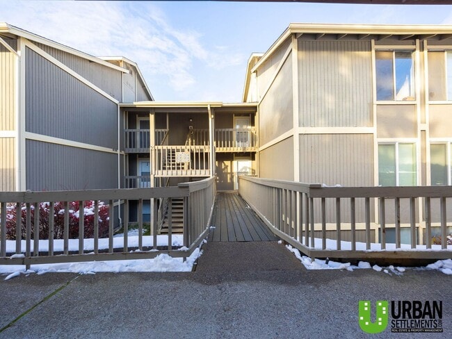 Building Photo - Comfortable 1-Bedroom Condo with Parking & Resort-Style Amenities